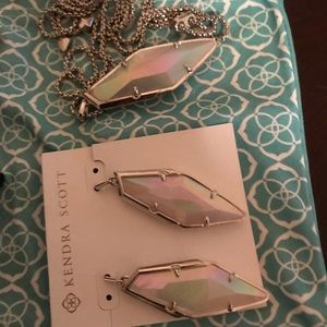 KENDRA SCOTT EUC WHITE BANDED AGATE Set